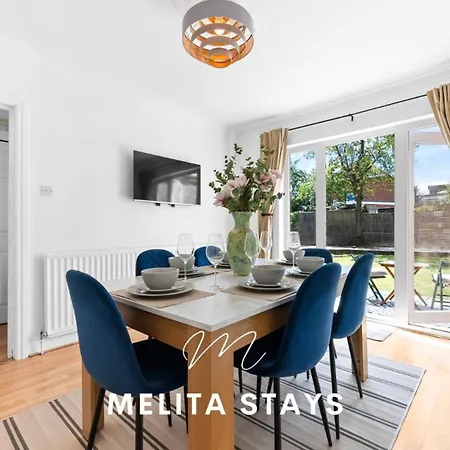 Stunning 5 Bedroom With Garden And Parking Birmingham